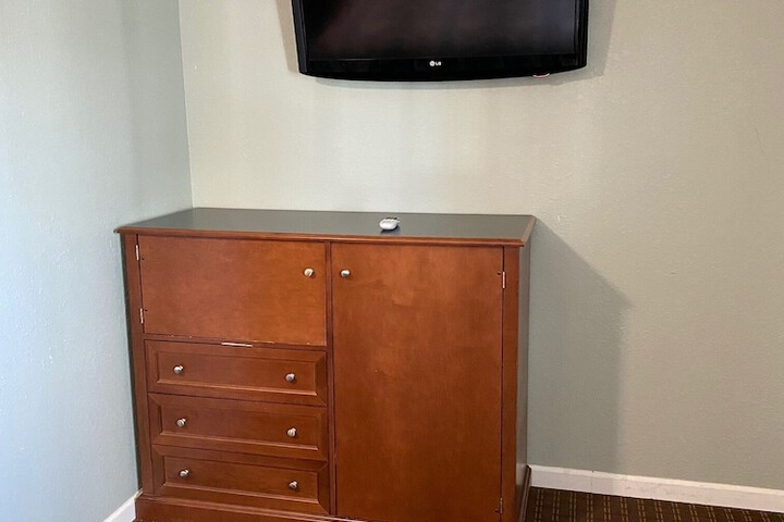 1 King Bed (5 of 6)