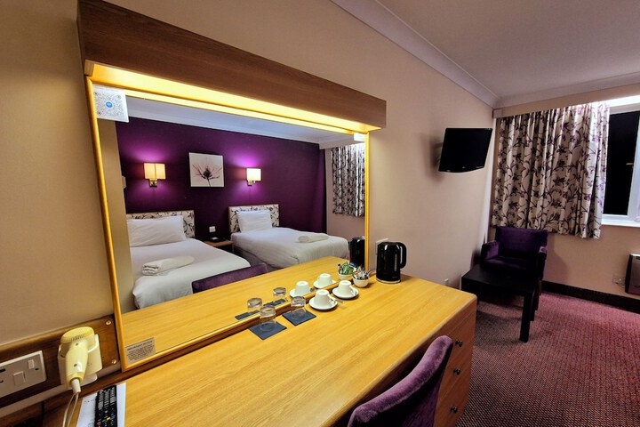 Room 4 of 64
