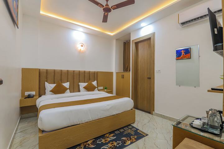 Room 12 of 34