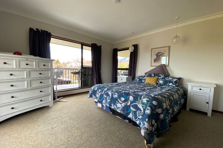 Room 33 of 42