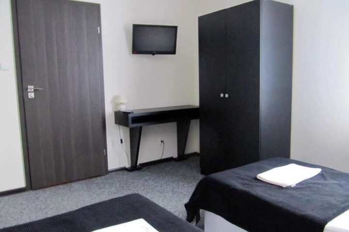 Room 6 of 18