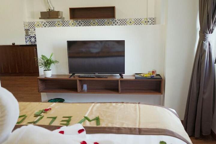 Room 12 of 16