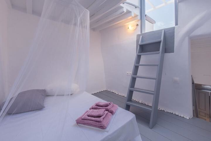Room 4 of 15