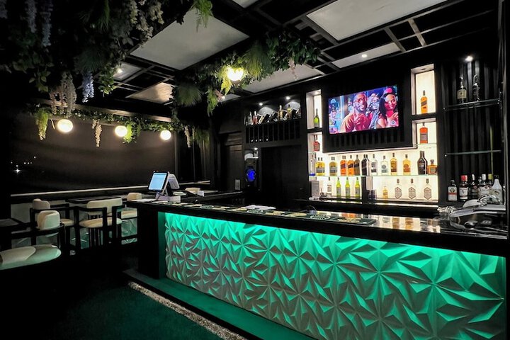 Lounge 56 of 60