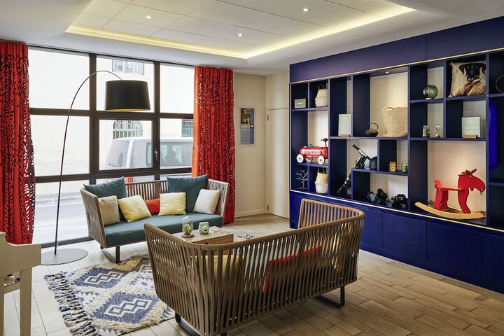 Entrance & Lobby