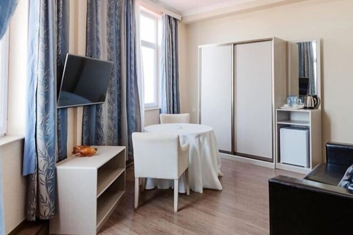 Room 9 of 63
