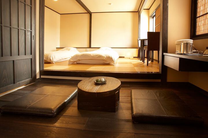 Room 3 of 25
