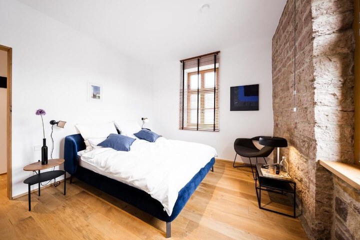 Room 3 of 10