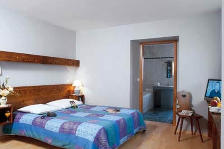 Room 3 of 12