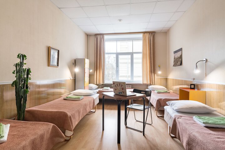 Room 12 of 32