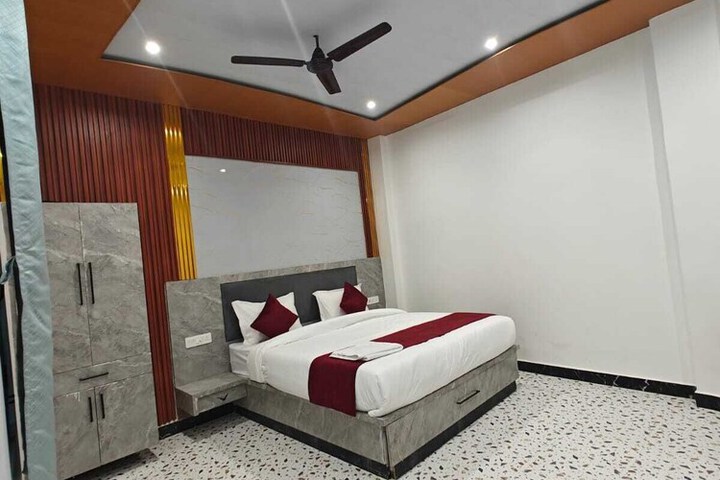 Room 27 of 39