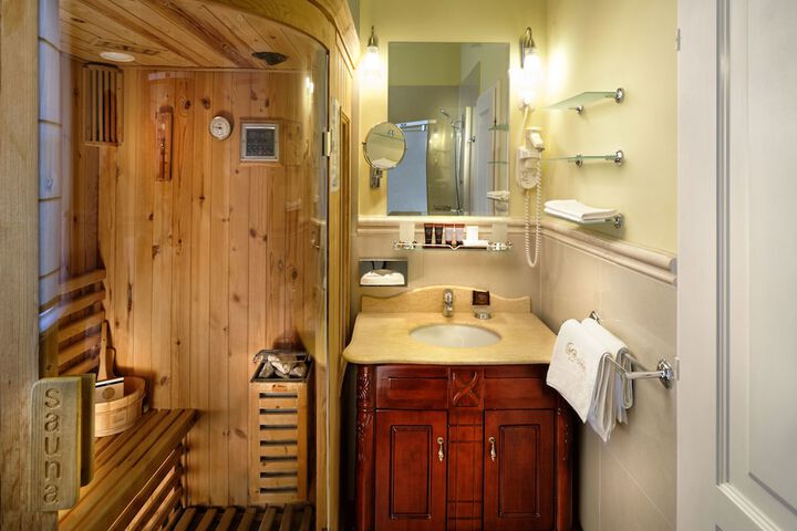 Room 42 of 115