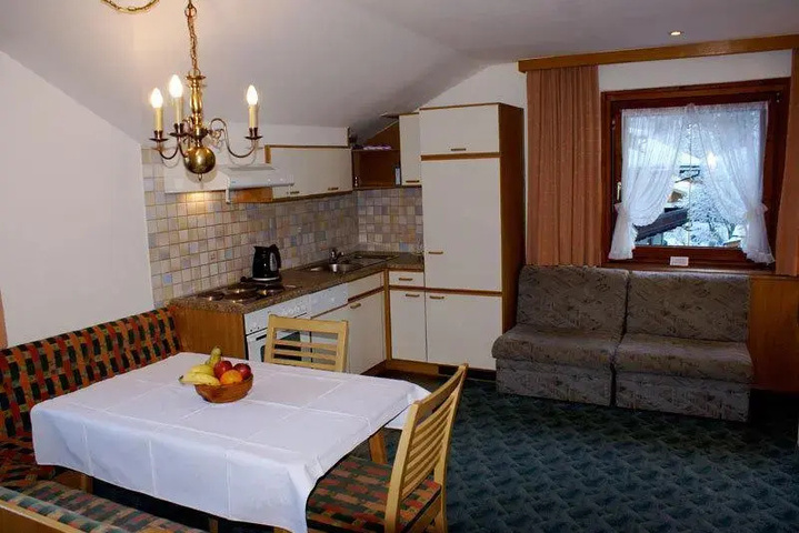 Room 4 of 15