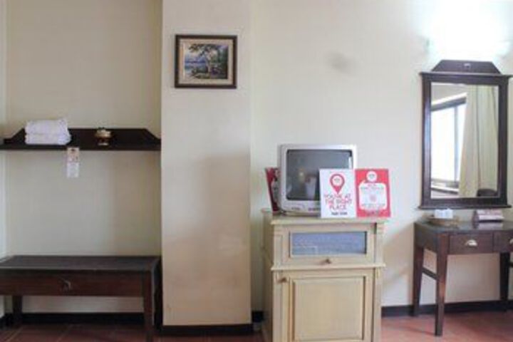 Room 9 of 11