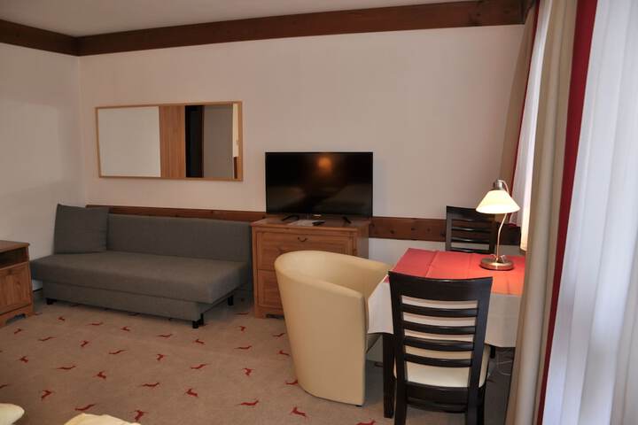 Room 16 of 33