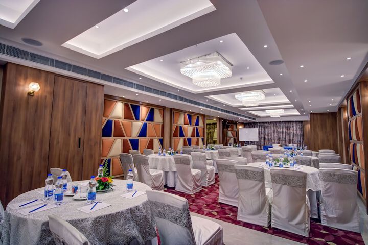 Ballroom/Hall 38 of 51