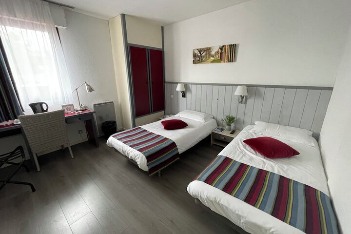 Room 12 of 30