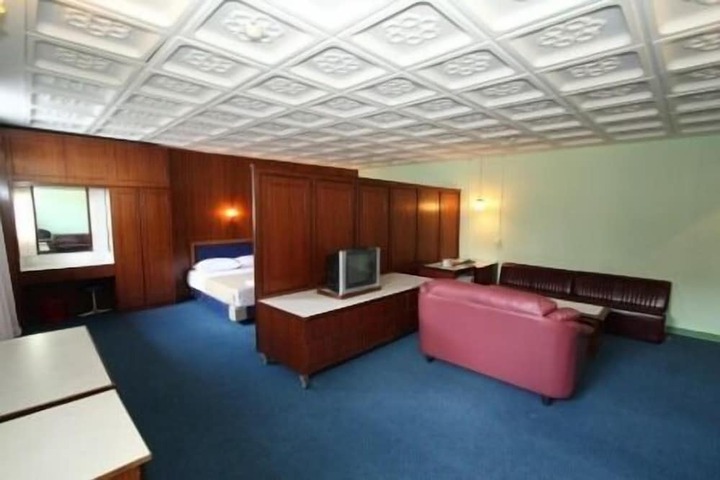 Room 3 of 13