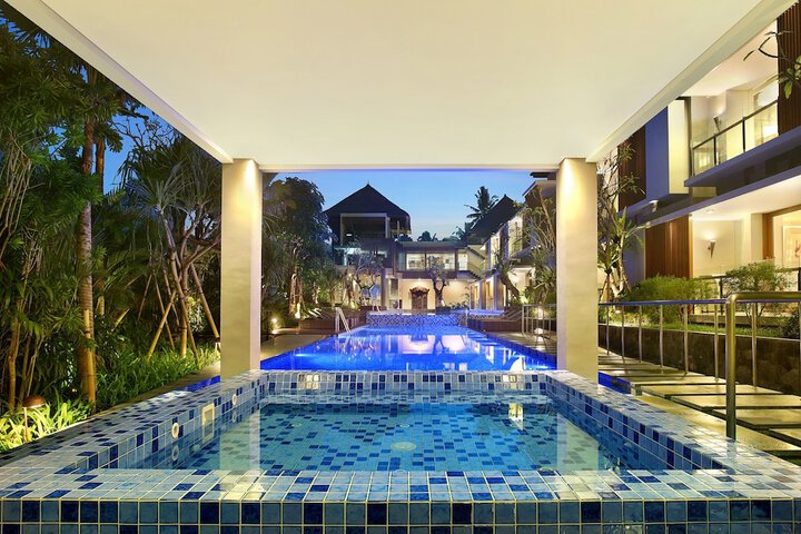 Pool Hotel