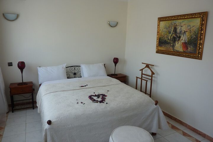 Room 4 of 16