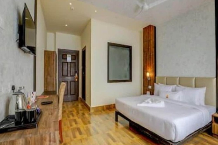 Room 3 of 8