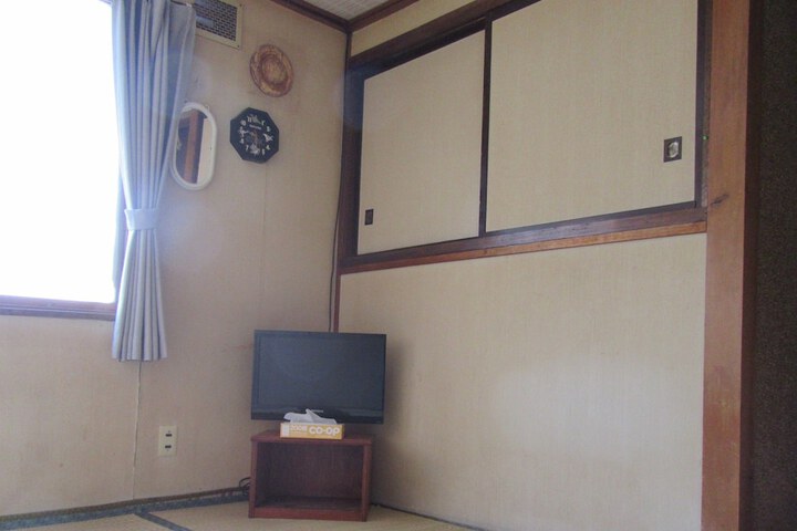 Room 6 of 38