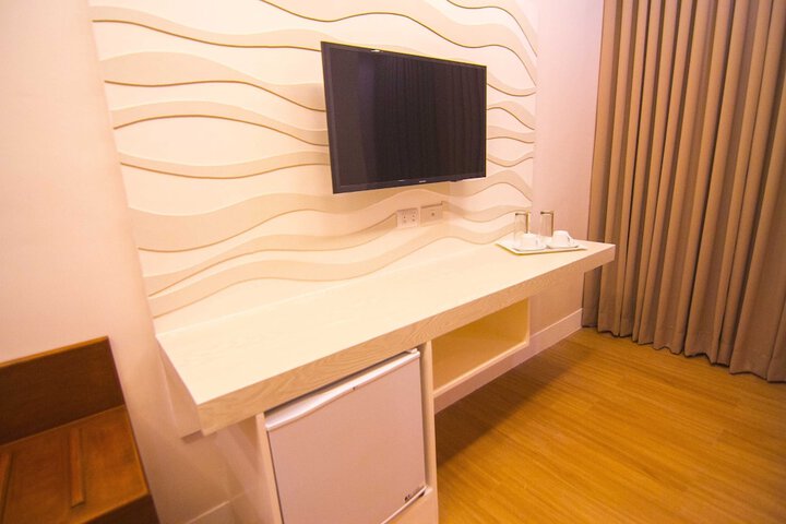 Room 6 of 42