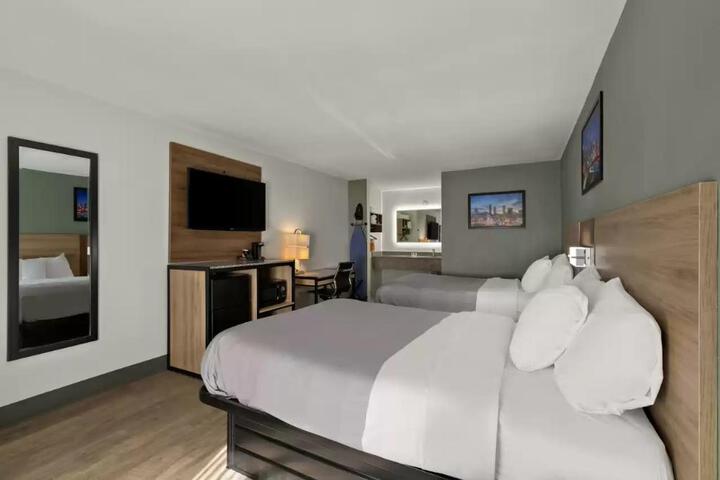 2 Double Beds (7 of 8)