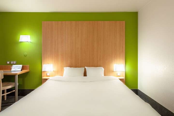 Room 12 of 37