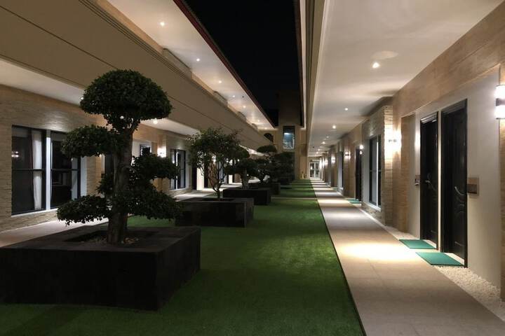 Ballroom/Hall 27 of 32