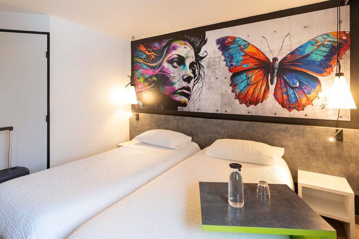 Room 16 of 53