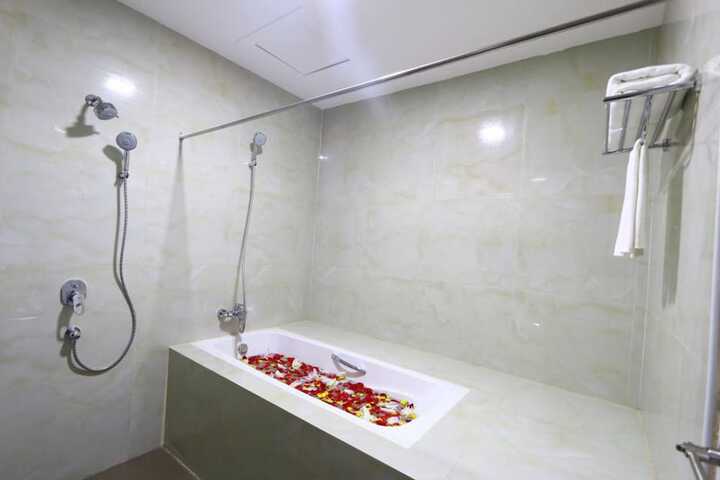 Room 12 of 15