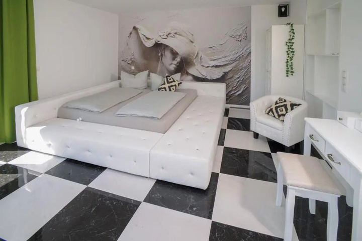 Room 3 of 18