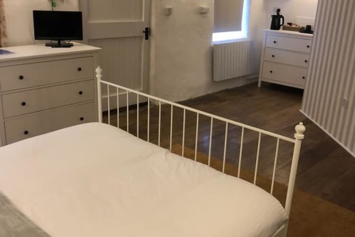 Room 2 of 11