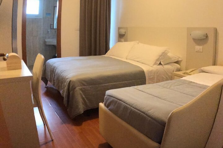 Room 34 of 139
