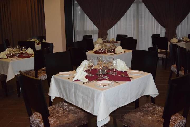 Dining 17 of 28