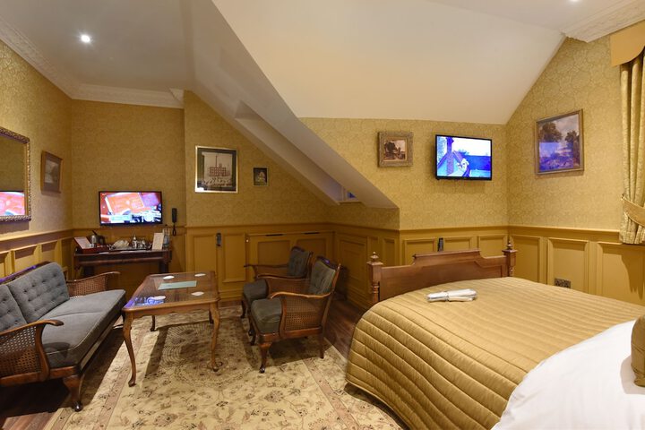 Room 28 of 42