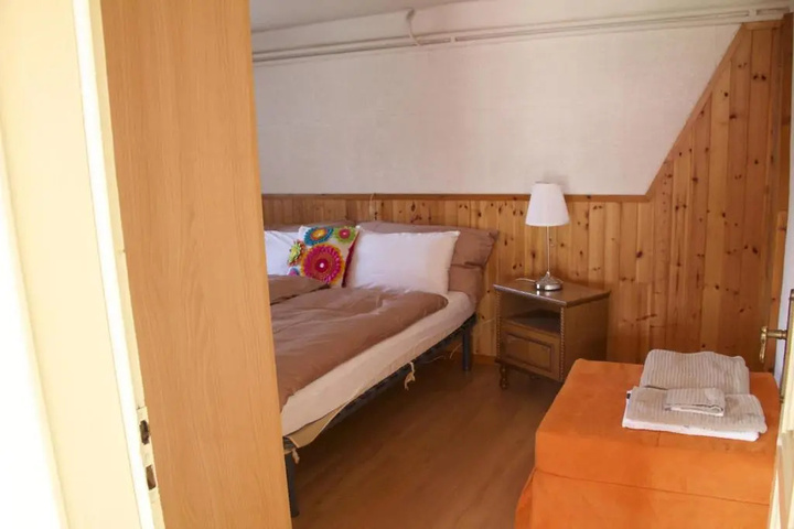 Room 4 of 17