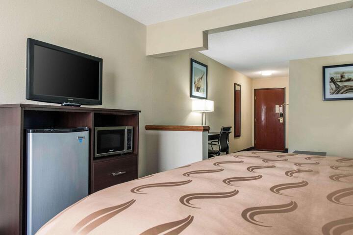 1 King Bed (5 of 12)