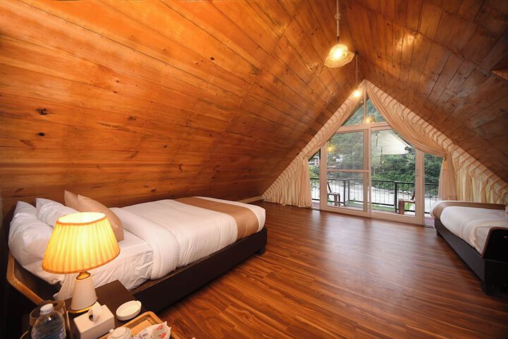 Room 4 of 7