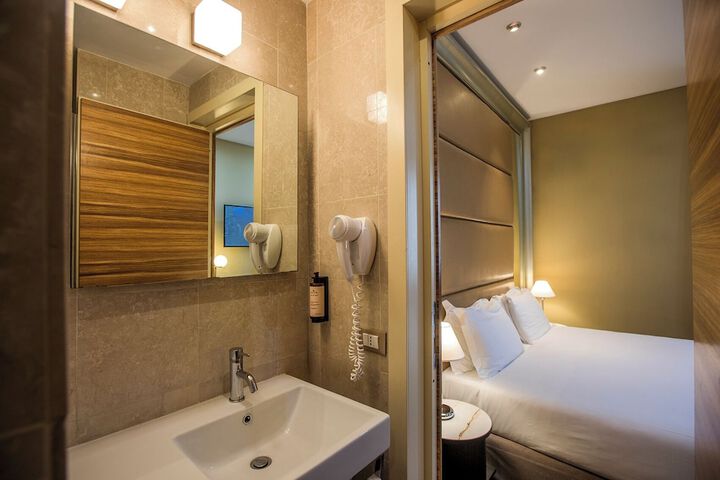 Room 100 of 136