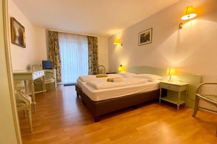 Room 6 of 7