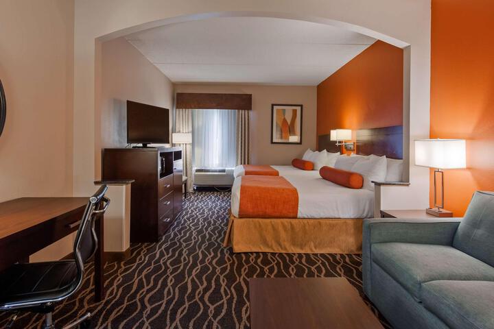 Suite 2 Queen Beds Sofa Bed Flat Screen Television High Speed Internet Accessible Microwave (21 of 23)