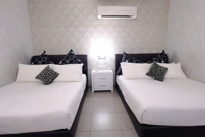 Room 12 of 26