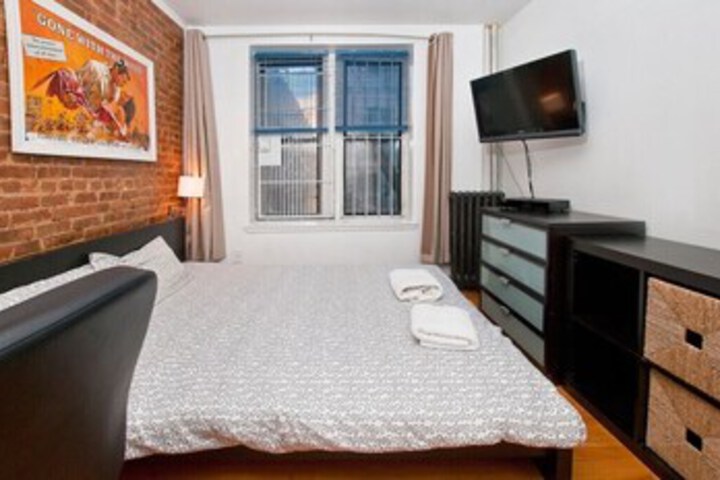 Room 33 of 46