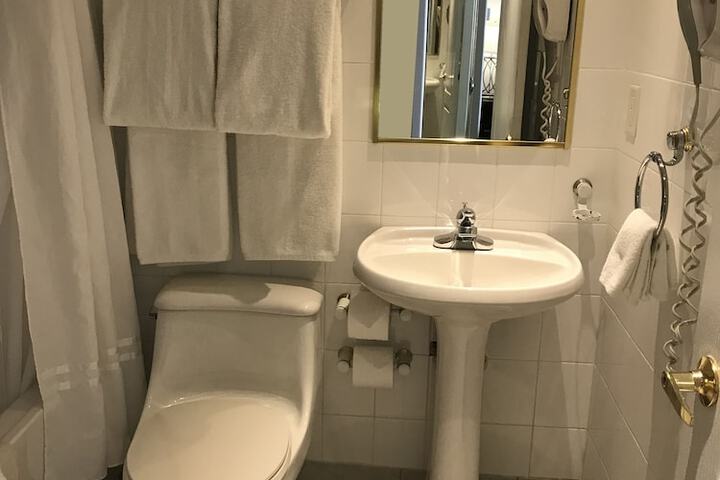 Room 43 of 62