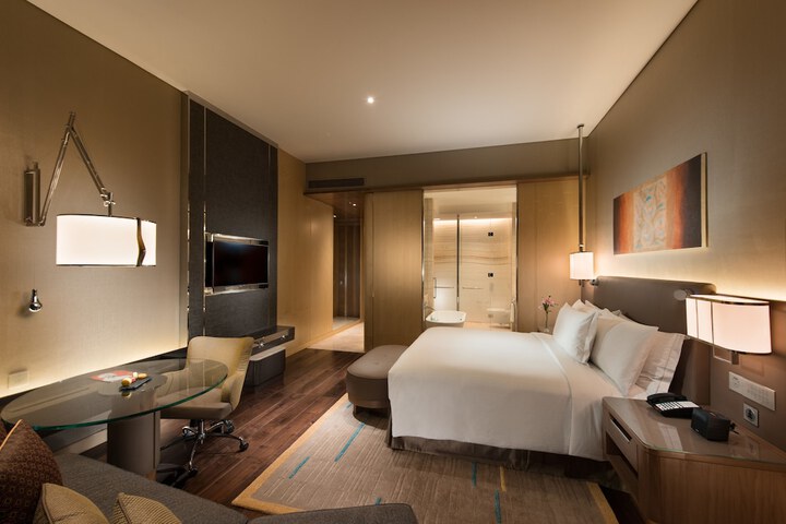Room 5 of 78