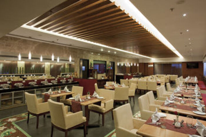 Dining 38 of 45