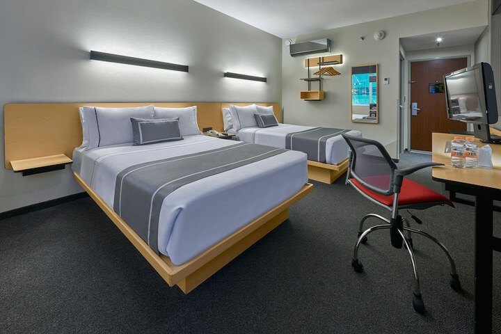 Room 17 of 45