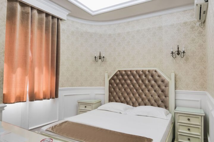 Room 43 of 148